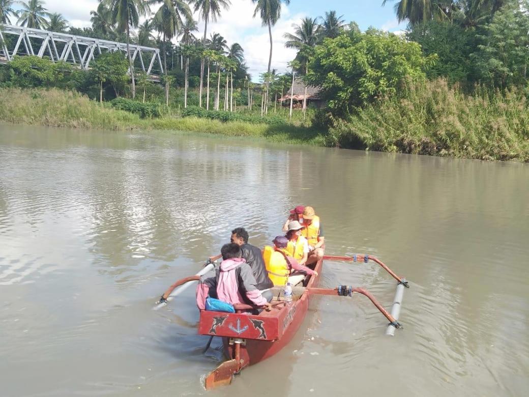 Pondok Wisata Dan Restoran Elim Waingapu Eksteriør billede